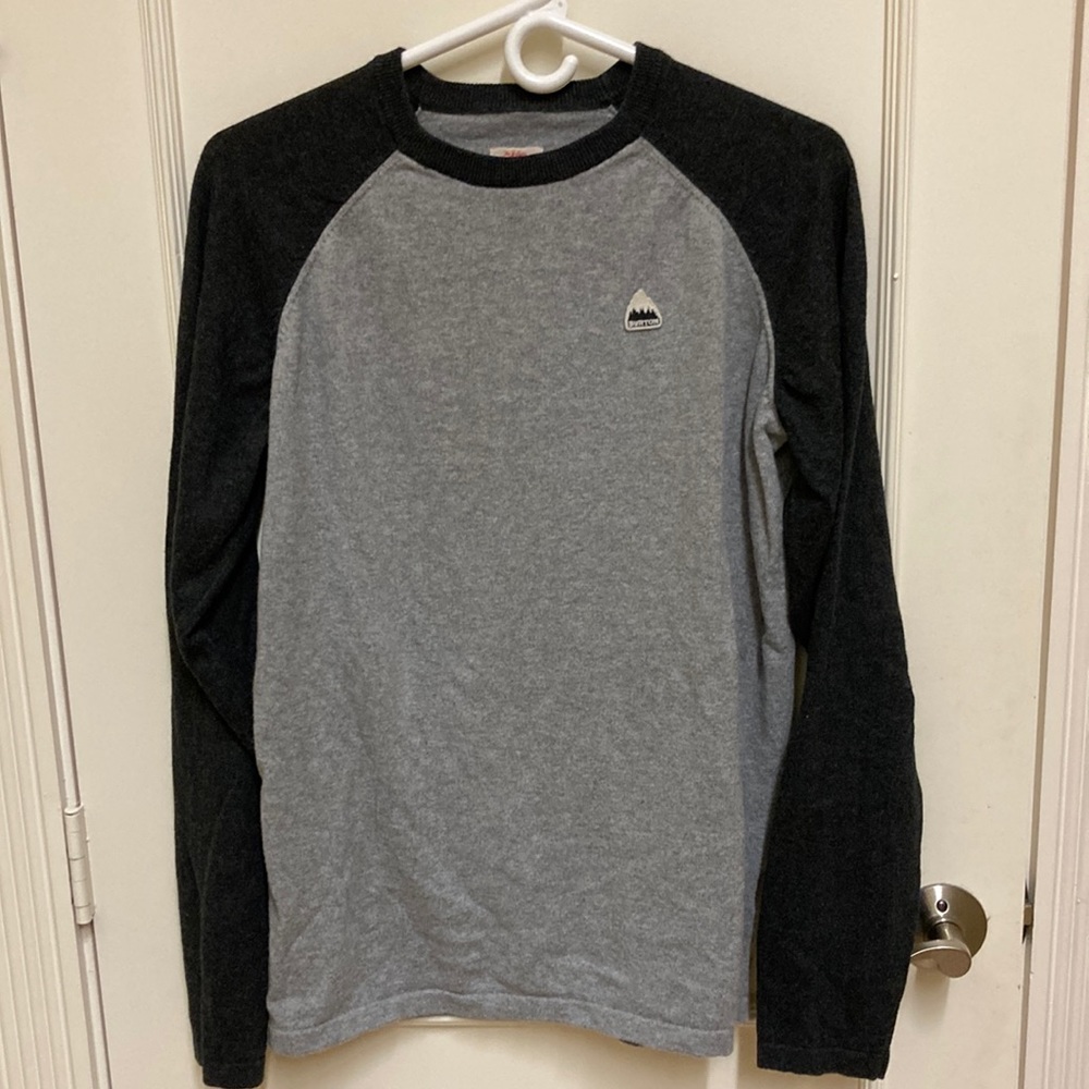 Burton pullover sweater. Wool blend. Black and Gray. Excellent Condition SZ: M